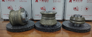金剛石滾輪的特點(diǎn)有哪些？修整砂輪時(shí)有哪些必備條件？生產(chǎn)加工時(shí)要注意什么？