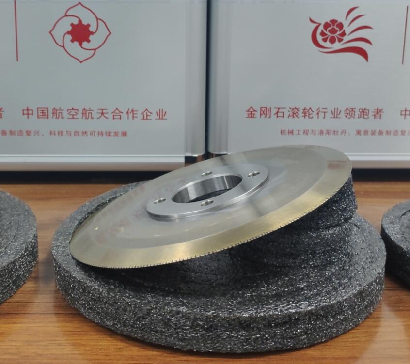 金剛石滾輪的種類有哪些？生產(chǎn)加工應(yīng)注意哪些？華菱一篇文章告訴你